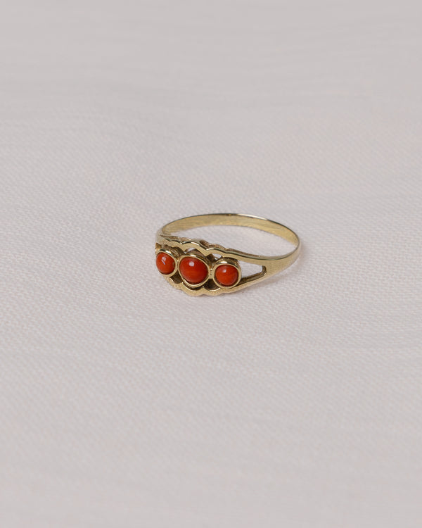 14K yellow gold and Coral ring