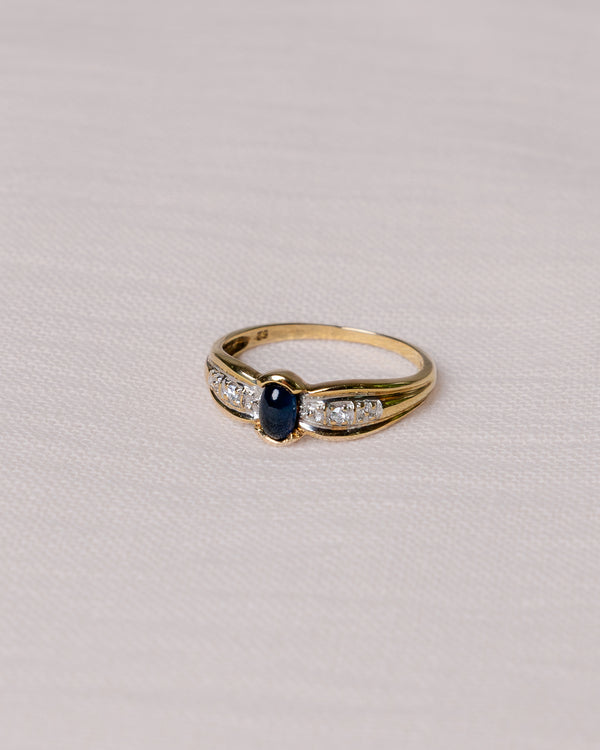 8K yellow gold and sapphire ring