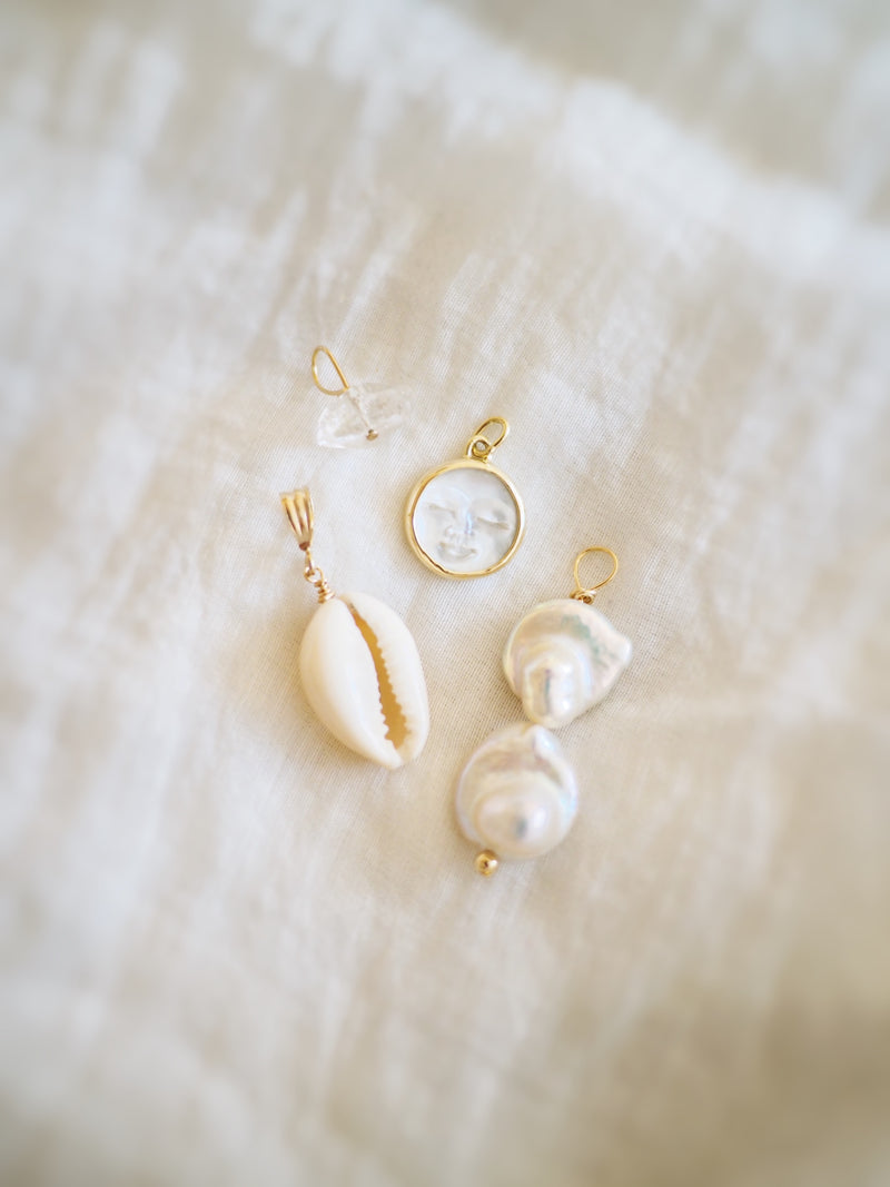 GOLD NECKLACE CHARM COWRIE